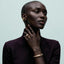 Ear cuff, bague et bracelet Équation en or 18 carats portés — Maison Marcelle